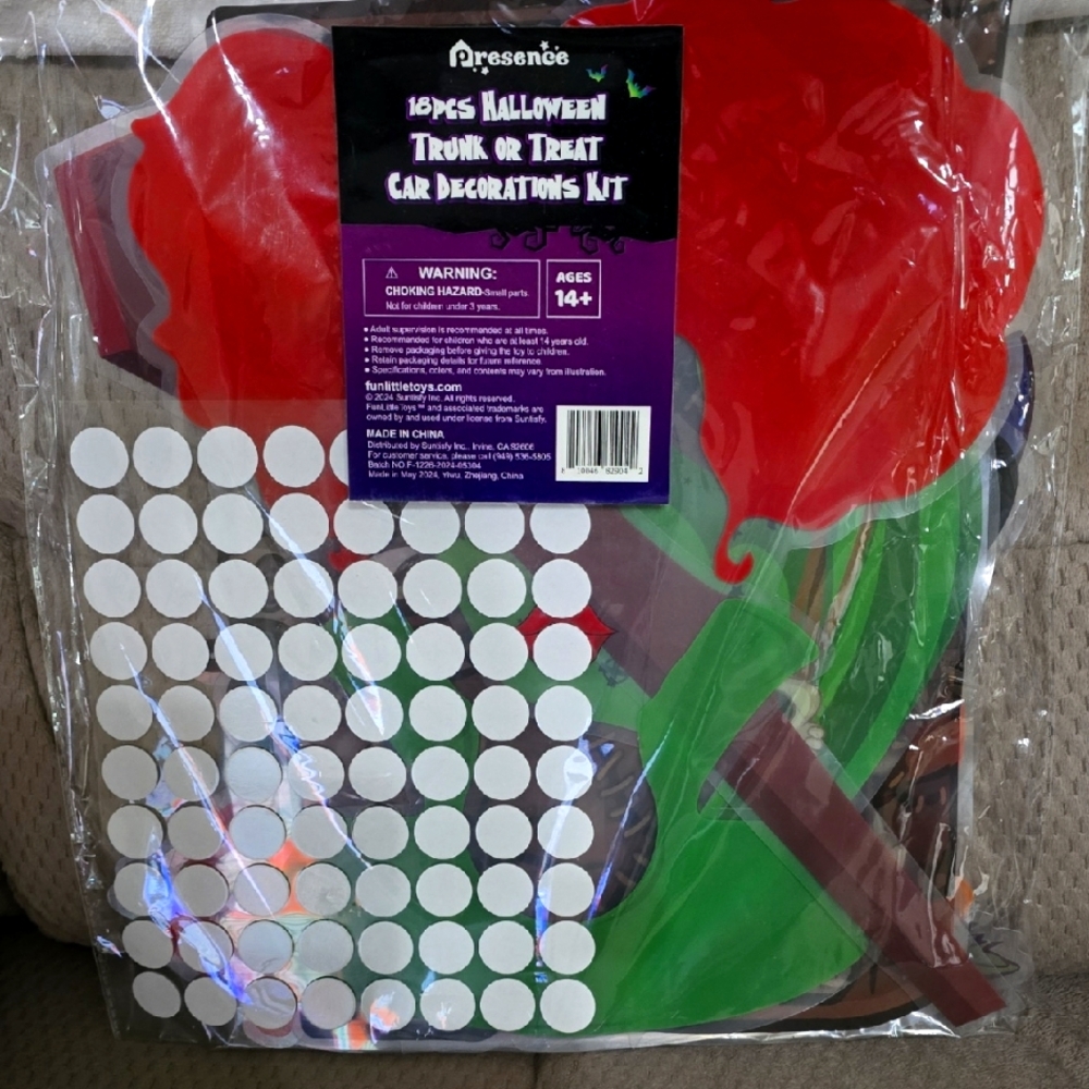 Halloween Trunk or Treat Decorations Kit - Red and Green
